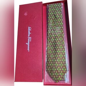 Giftable Salvatore Ferragamo  Patterned Tie With Box 🎁💡